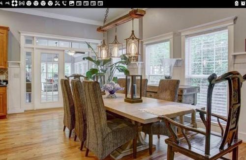 East Side House | Close to Downtown, 11-Person Swim Spa-Hot Tub, 75" TV 4 Movie Nights, Spacious, Walk To Restaurants, Ping Pong