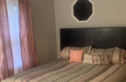 East of Broadway House | Close to downtown all hospitals less than ten minutes!! 2
