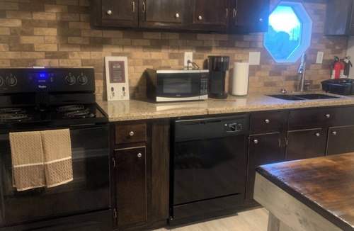 East of Broadway House | Close to downtown all hospitals less than ten minutes!! 2