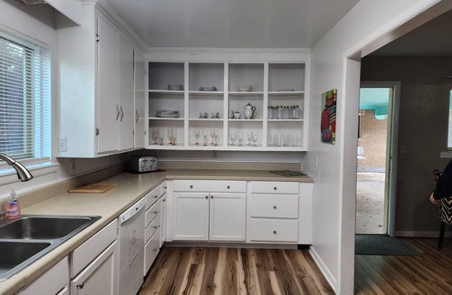 South Pensacola House | Close to Downtown, Beaches and Naval Base.