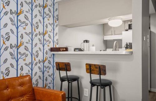 Hancock Apartment | Close to Downtown Fast Wi-Fi Parking Pool