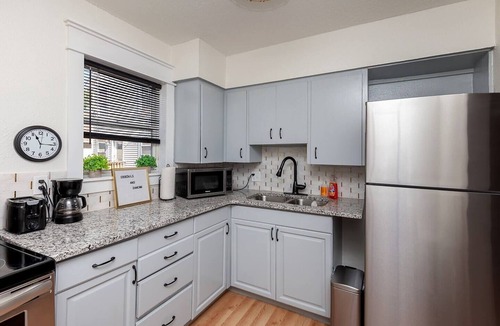 Des Moines House | Close to Downtown~Fun Backyard~Pet Friendly~2 BDRM