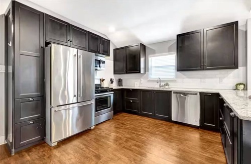 Greater East End House | Close to Downtown/King Bed/Fast Wi-Fi/Smart TV's