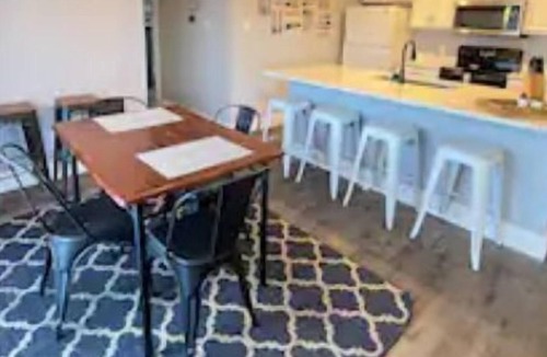 East Riverside - Oltorf Apartment | Close to DT Renovated Modern 2BD/2BA Condo w/ Pool