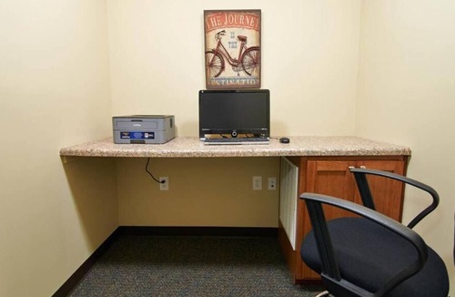 Pleasanton House | Close to Eagle Stadium! Pets are Welcome, Comes w/ Free Parking!