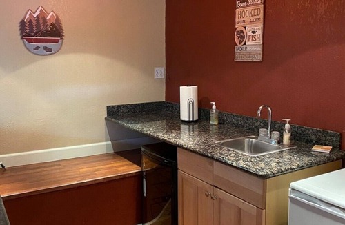 Country Club Estates House | Close to Everything in SLT