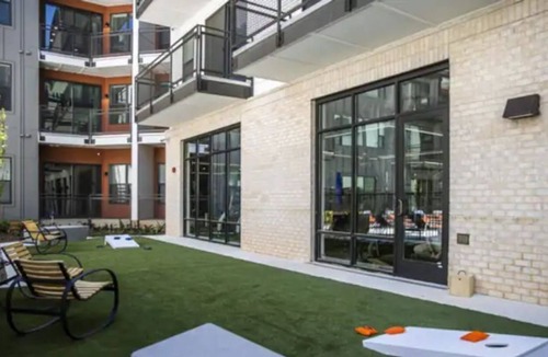 Edgewood Apartment | Close to Everything Luxury Apartment