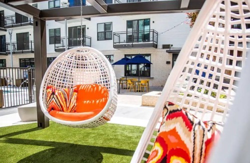 Edgewood Apartment | Close to Everything Luxury Apartment