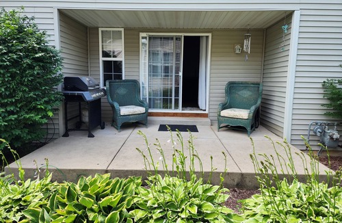 Rockford Condo | Close to everything! nRockford condo off State St & Mulford