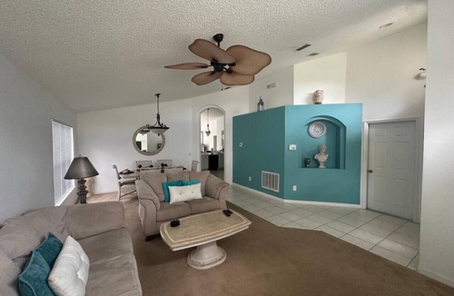 Seasons House | Close to everything, private paradise
