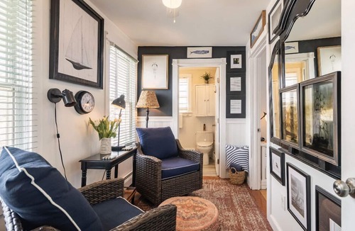 Off Broadway House | CLOSE to everything/Private Bath