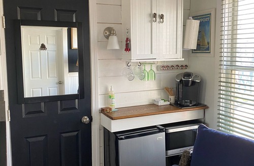 Off Broadway House | CLOSE to everything/Private Bath