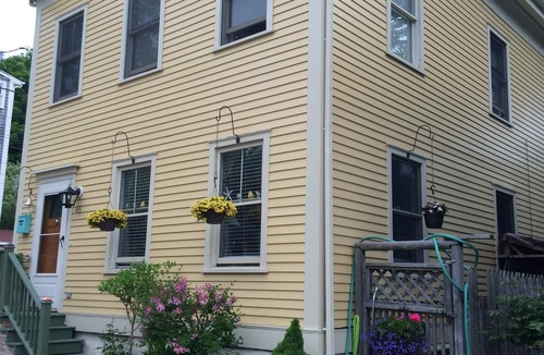 Off Broadway Apartment | CLOSE to everything/Private Bath!