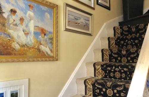 Off Broadway Apartment | CLOSE to everything/Private Bath!