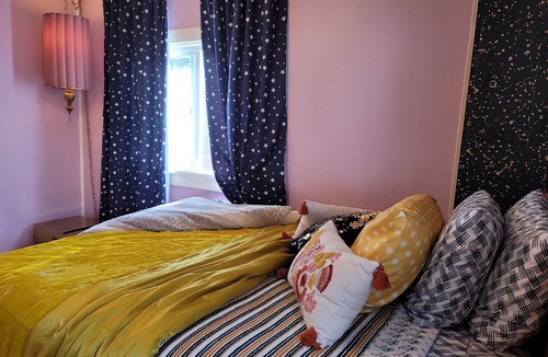 West Eugene Apartment | Close to everything, stylish central downtown!