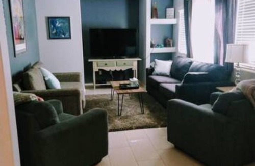 Goodyear House | Close to everything with comfortable accomodations STR License STR0000073