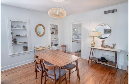 Mahncke Park House | Close to Famous Attractions with Hot Tub and Fire Pit