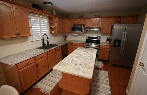 St. Robert House | Close to FLW! Comfy 3Br 2Bth House