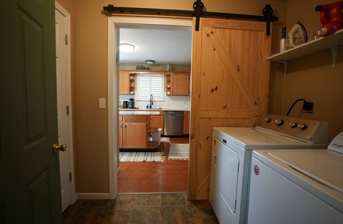 St. Robert House | Close to FLW! Comfy 3Br 2Bth House