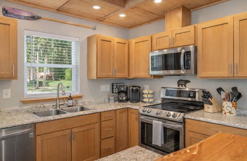 Leavenworth House | Close to Golf/Lake | Hot Tub | Deck | Dogs | BBQ