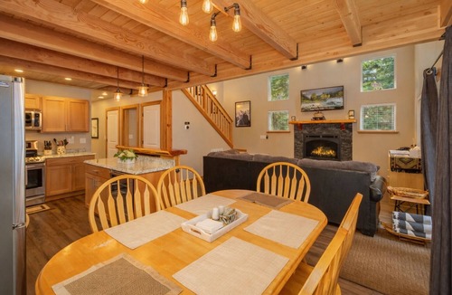 Leavenworth House | Close to Golf/Lake | Hot Tub | Deck | Dogs | BBQ