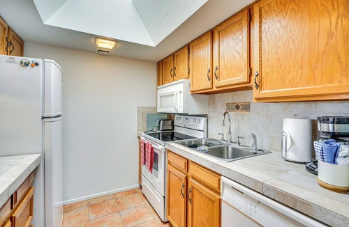 Desert Casitas House | Close to Golf: Mtn-View Townhome in Green Valley