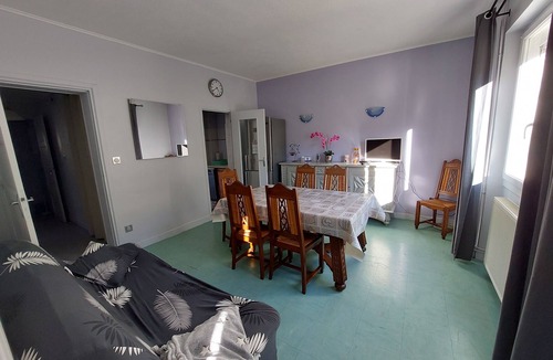 Auzat Apartment | Close to hiking and skiing quiet and beautiful garden