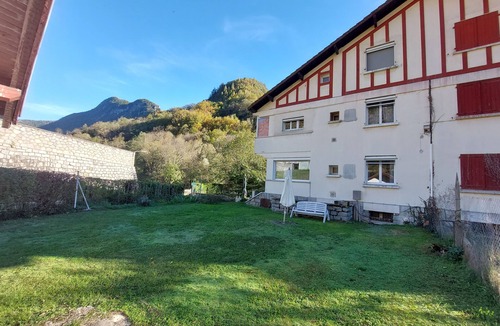 Auzat Apartment | Close to hiking and skiing quiet and beautiful garden