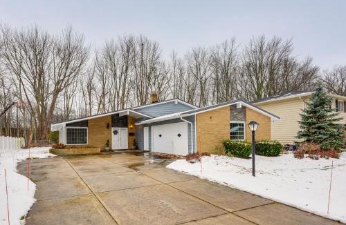 North Olmsted House | Close to Hospitals & Downtown: Cleveland Home
