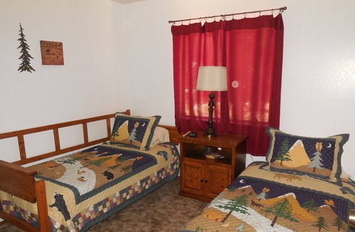Croft Cabin | Close to Hwy, Stores and Restaurants in the Rural Pioneer Area - Near Kirkwood