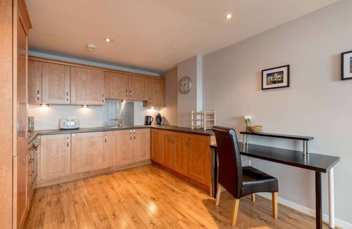 Finnieston Apartment | Close to Hydro/SECC: Modern Riverside Apt with Parking