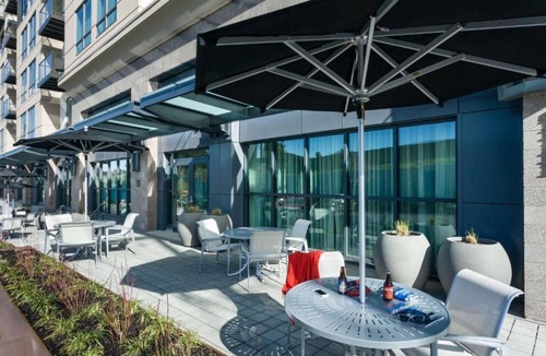 Maple Leaf House | CLOSE TO KRAKEN COMMUNITY ICEPLEX