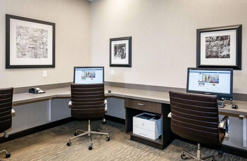 Maple Leaf House | CLOSE TO KRAKEN COMMUNITY ICEPLEX