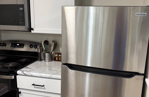 Lawrence House | Close to KU & Mass, ample off street parking, fire pit and backyard