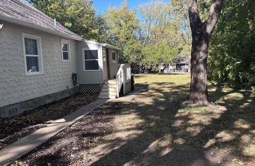 Lawrence House | Close to KU & Mass, ample off street parking, fire pit and backyard