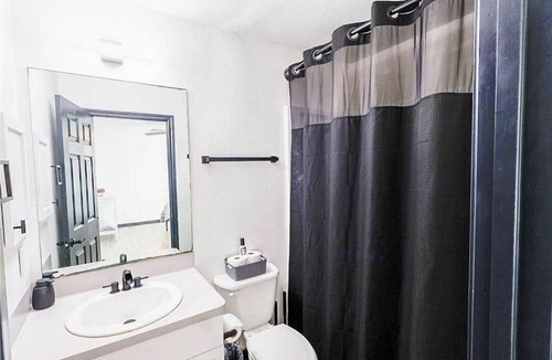 Wellborn House | Close to Kyle Field, Texas A&M, Santa’s Wonderland & anywhere you need.