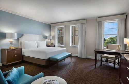 Central West End Hotel | Close to Laumeier Sculpture Park! Pets Allowed! With Parking, Pool & Cinema!