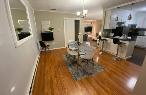 Rohrerstown Apartment | Close to lot of shopping areas, eateries, bars and more. Ideal for monthly stays