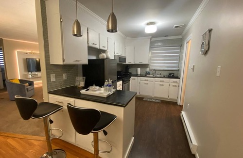 Rohrerstown Apartment | Close to lot of shopping areas, eateries, bars and more. Ideal for monthly stays