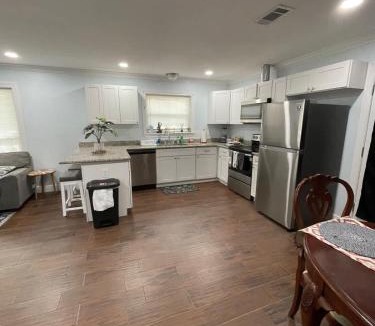Highlands - Perkins House | Close to LSU & Health District 3BR 2BA whole House