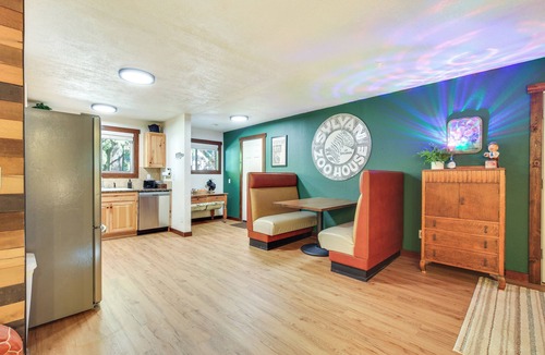 Government Camp Cottage | Close to Mt Hood Skibowl: Retro Rhododendron Cabin