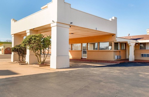Elk City House | Close to National Route 66 Museum! Budget-Friendly, FREE Parking!