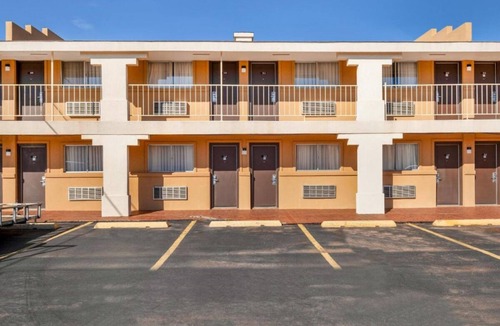 Elk City House | Close to National Route 66 Museum! Budget-Friendly, FREE Parking!