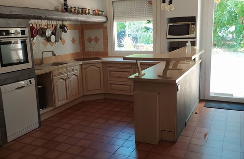 Parignargues Villa | Close to Nimes, the calm of a village in a beautiful villa with swimming pool.