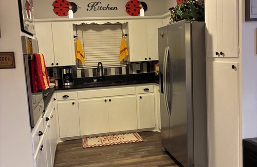 Shawnee House | Close to OU,OBU,TinkerAFB,beautiful3 bed 2 bath,large fencedback yard.Yestopets!