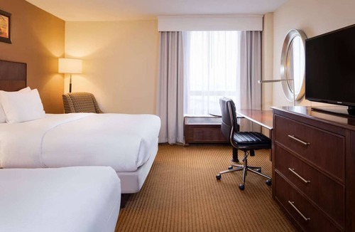 Primos Secane Hotel | Close to PHL Airport + Dining. Pool. Free Shuttle.