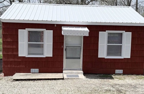 Cassville Cabin | Close to Pool Cabin Getaway-Cabin 5