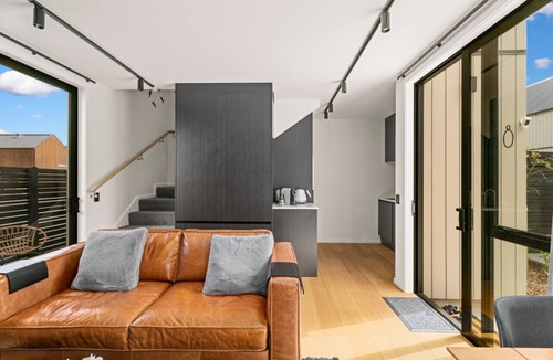 Kawarau Falls House | Close to Remarkable ski field and parking.