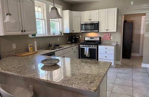 Vollintine-Evergreen House | Close to Rhodes College, Memphis Zoo & Downtown