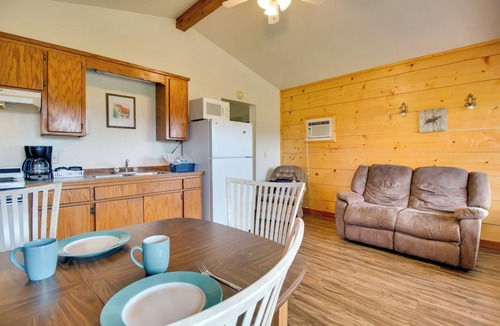 Mountain View Cabin | Close to River & Hiking: Cabin in Mountain View